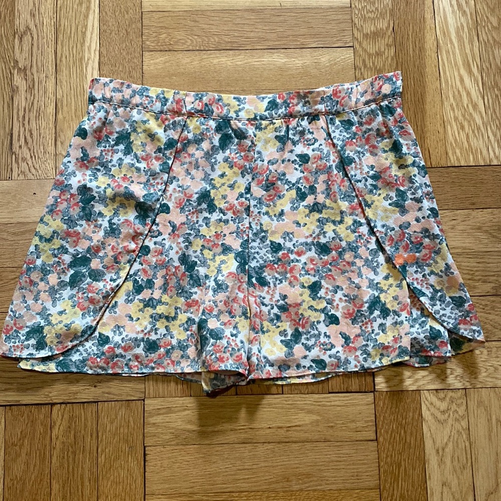 🚨🚨🚨 beautiful shorts size 36 silk